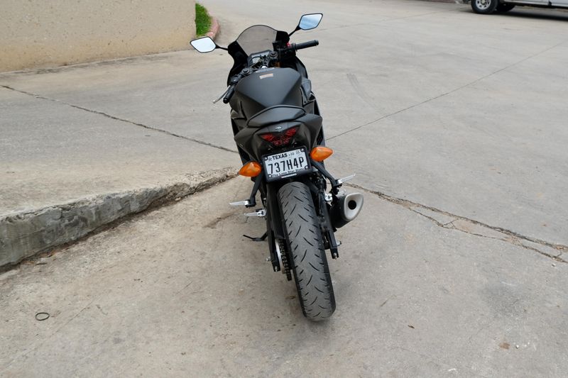 2019 Yamaha YZFR3 BLACK Image 4