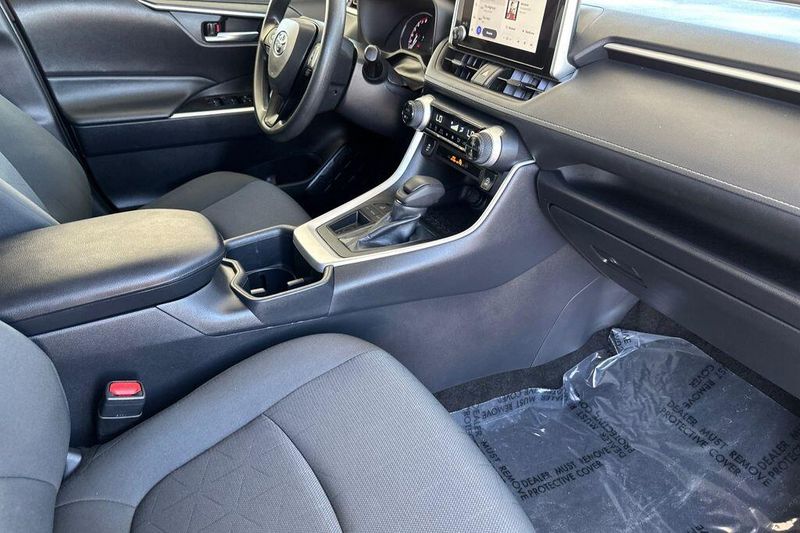 Used 2025 Toyota RAV4 XLEImage 15