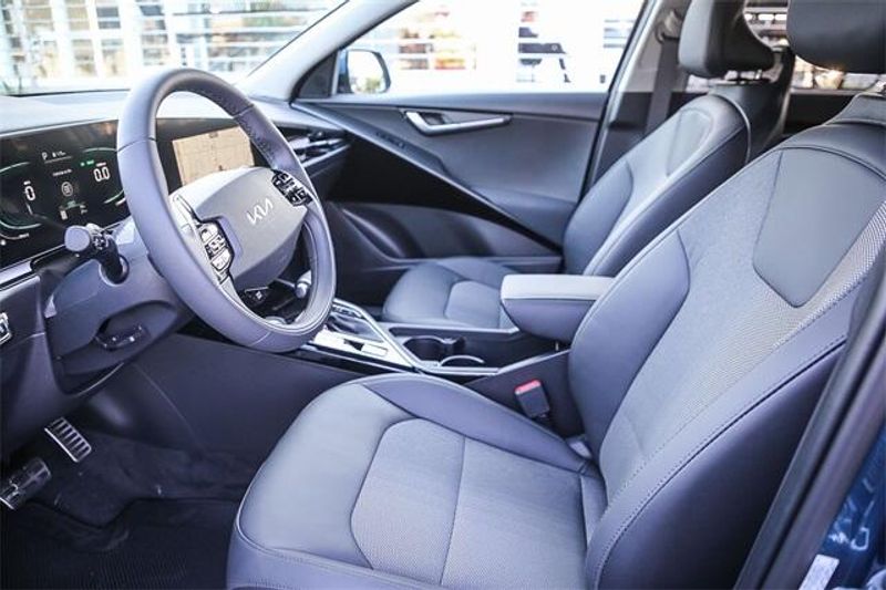 New 2025 Kia Niro EX TouringImage 11