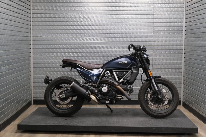 USED 2024 DUCATI SCRAMBLER NIGHSHIFT Image 2