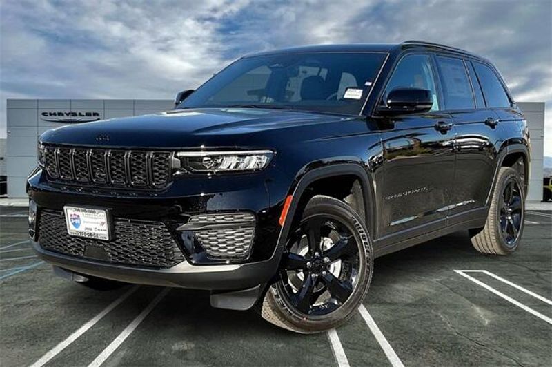 New 2025 Jeep Grand Cherokee Altitude 4x2Image 1