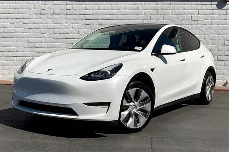 2023 Tesla Model Y Long RangeImage 1