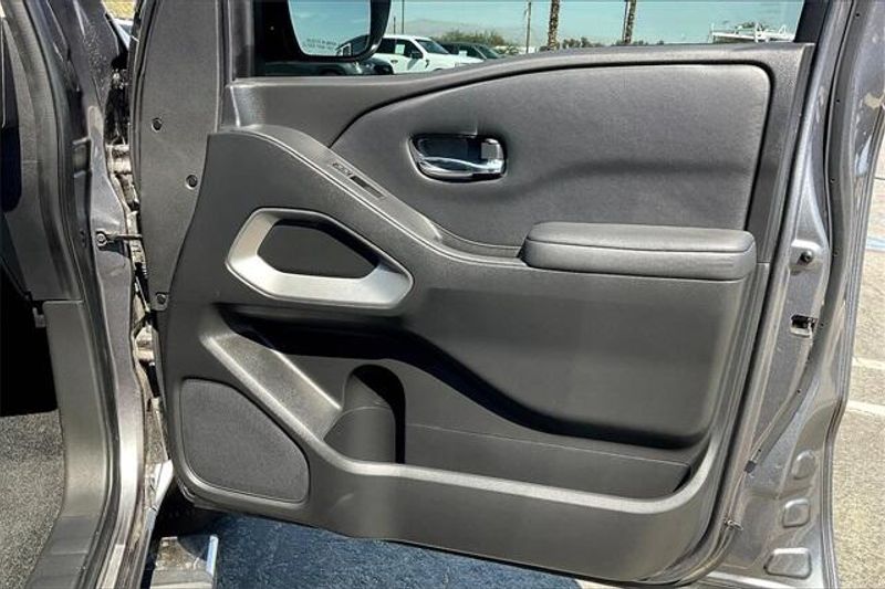 Used 2022 Nissan Frontier SVImage 23