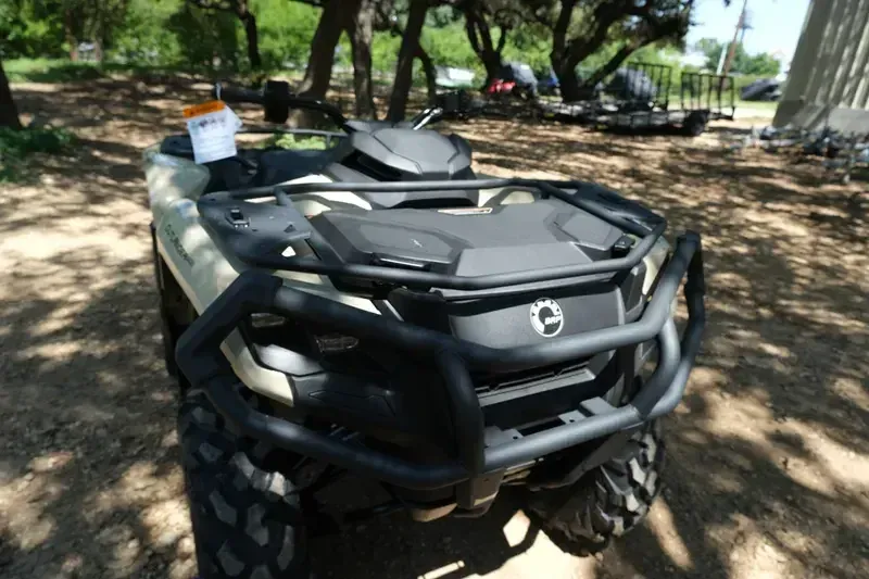 2025 Can-Am OUTLANDER PRO XU HD5 DESERT TANImage 18