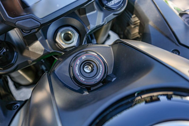 NEW 2025 KAWASAKI Z H2 SE ABS Image 23