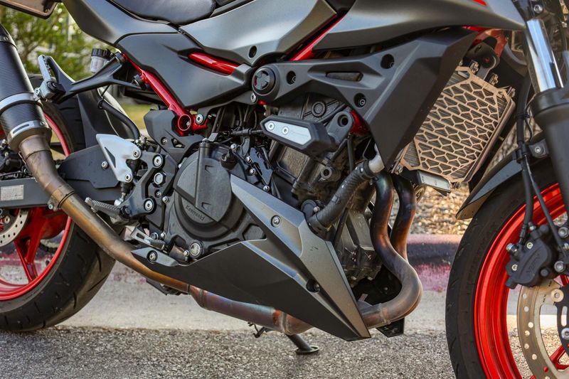 USED 2025 KAWASAKI Z500 SE ABS Image 20