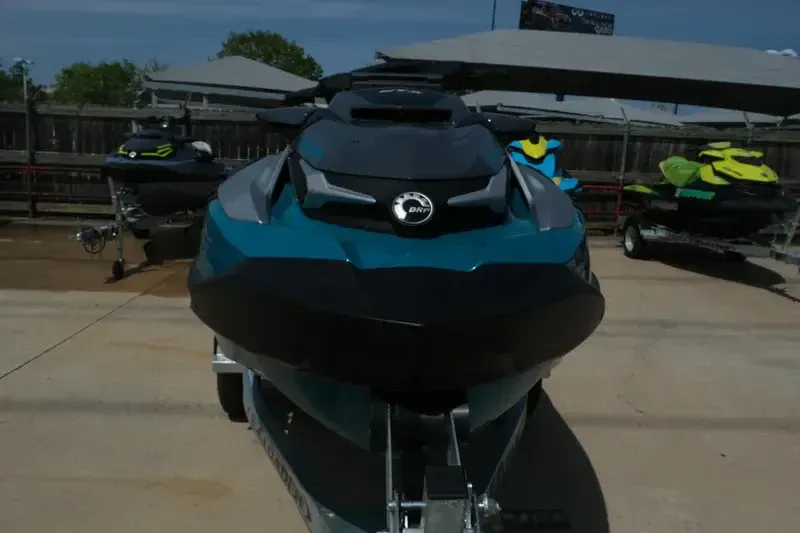 2025 SEADOO GTX 300 WITH SOUND SYSTEM IDF BLUE ABYSS AND GULFSTREAM BLUE Image 8