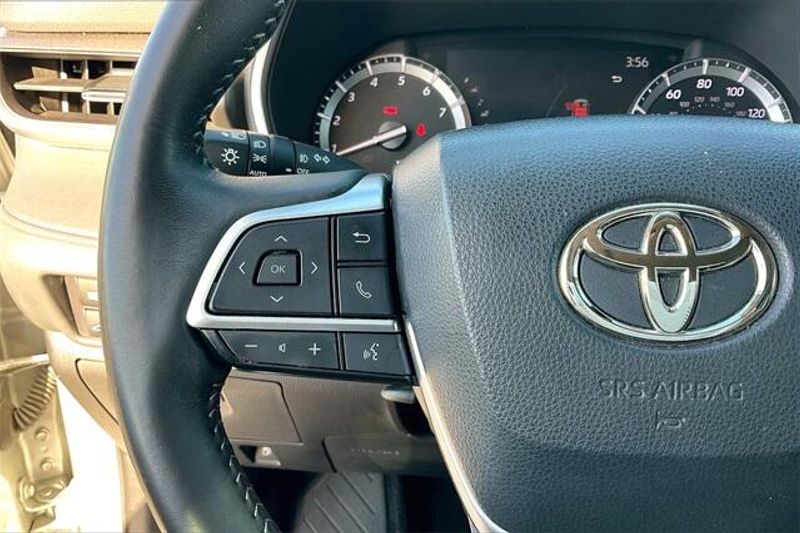 2022 Toyota Highlander XLEImage 18