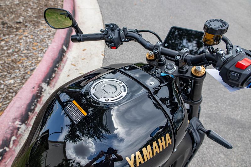 New 2025 Yamaha XSR900  RAVEN Image 21