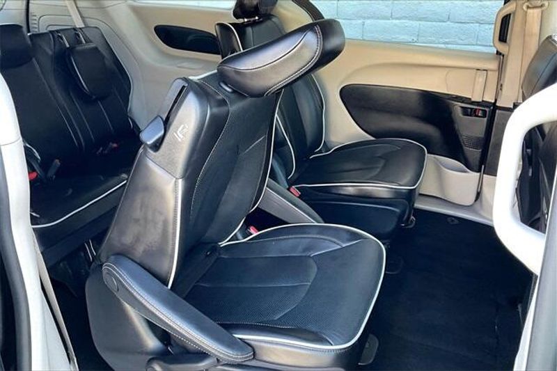 2023 Chrysler Pacifica Hybrid LimitedImage 26