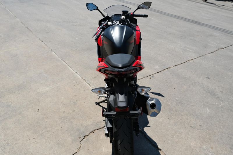 USED 2025 KAWASAKI NINJA 500 ABS Image 4