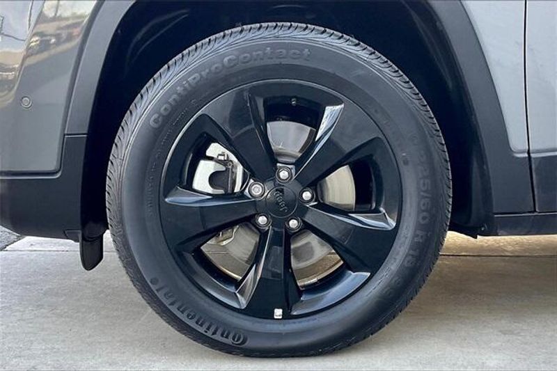Used 2023 Jeep Cherokee AltitudeImage 8