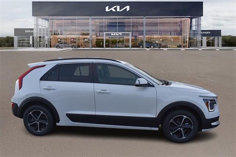 New 2025 Kia Niro EXImage 2
