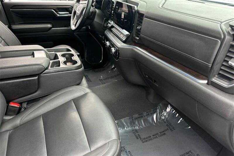 2024 GMC Sierra 1500 SLTImage 13
