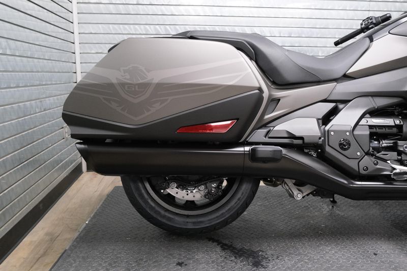 NEW 2026 HONDA GOLDWING AUTOMATIC DCT Image 11
