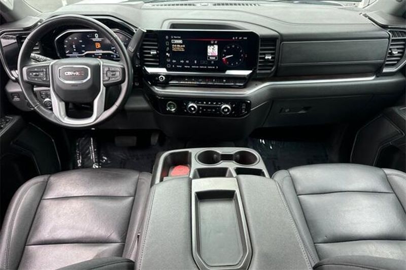 2024 GMC Sierra 1500 SLTImage 11