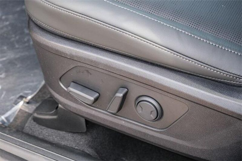 New 2025 Kia Sorento SXImage 23