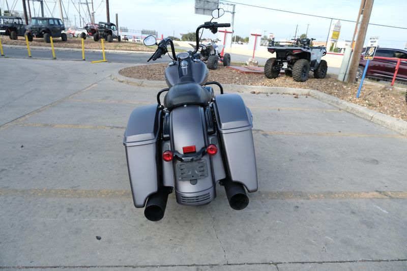 2017 HARLEY ROAD KING SPECIAL BLACKImage 18