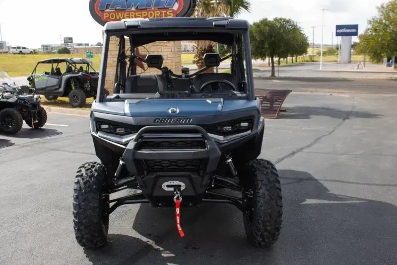 NEW 2026 CAN-AM DEFENDER MAX XT HD11 WITH 1025 INCH TOUCHSCREEN Image 7