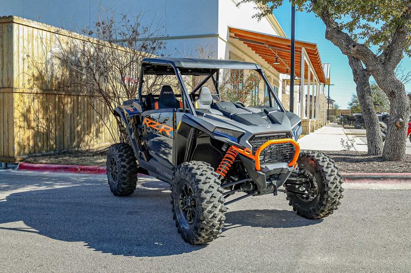 2024 Polaris RZR XP 1000 ULTIMATE MATTE TITANIUM AND ONYX BLACKImage 1