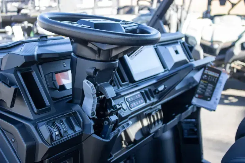 NEW 2026 CAN-AM DEFENDER MAX XT HD11 WITH 1025 INCH TOUCHSCREEN Image 20