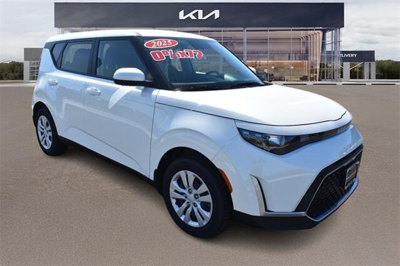 New 2025 Kia Soul LXImage 10