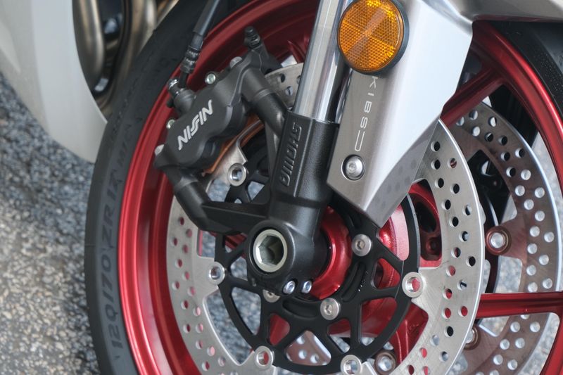 2025 Kawasaki NINJA ZX6R ABS PEARL ROBOTIC WHITE AND METALLIC GRAPHITE GRAY Image 21
