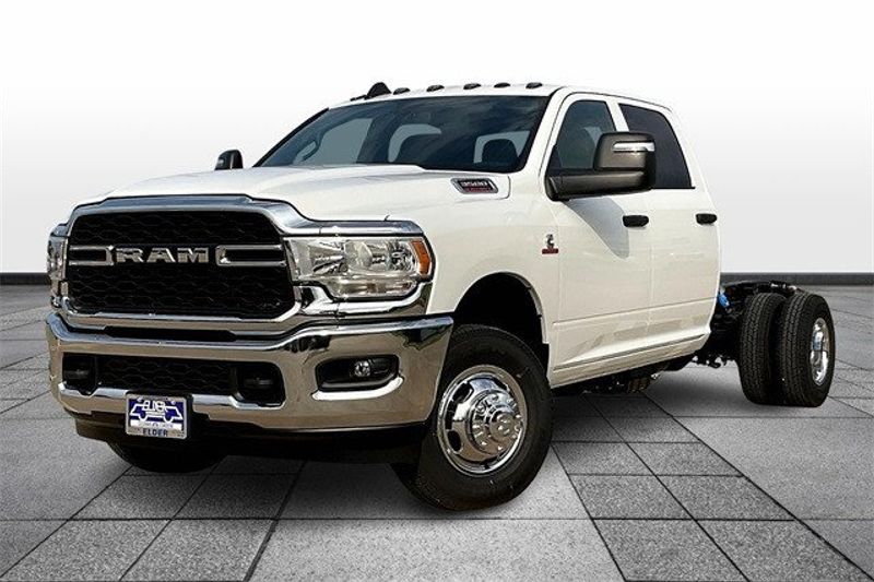 2024 RAM 3500 Tradesman Crew Cab Chassis 4x4 60