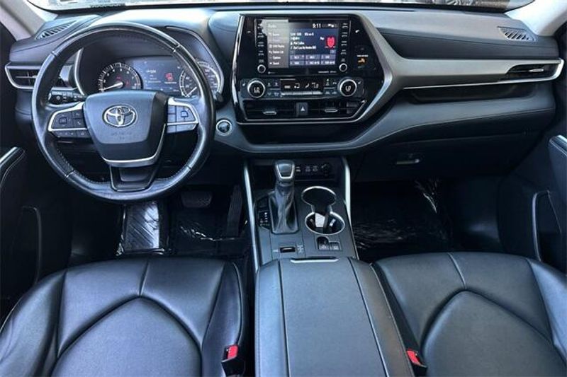 2022 Toyota Highlander XLEImage 11