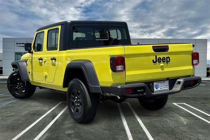 2024 Jeep Gladiator Sport 4x4Image 2