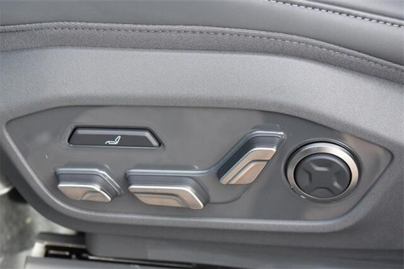 2025 Kia EV9 LandImage 26