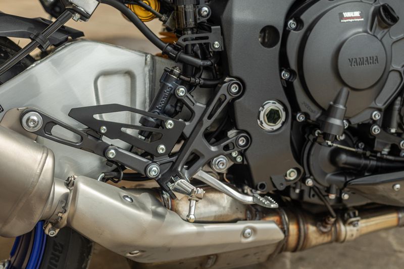 2025 Yamaha MT10 SP LIQUID METAL AND RAVEN Image 13