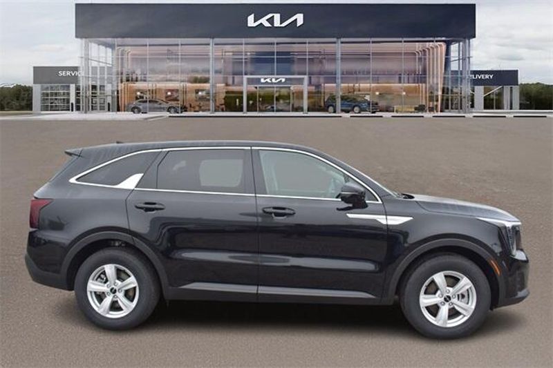 2024 Kia Sorento LXImage 2