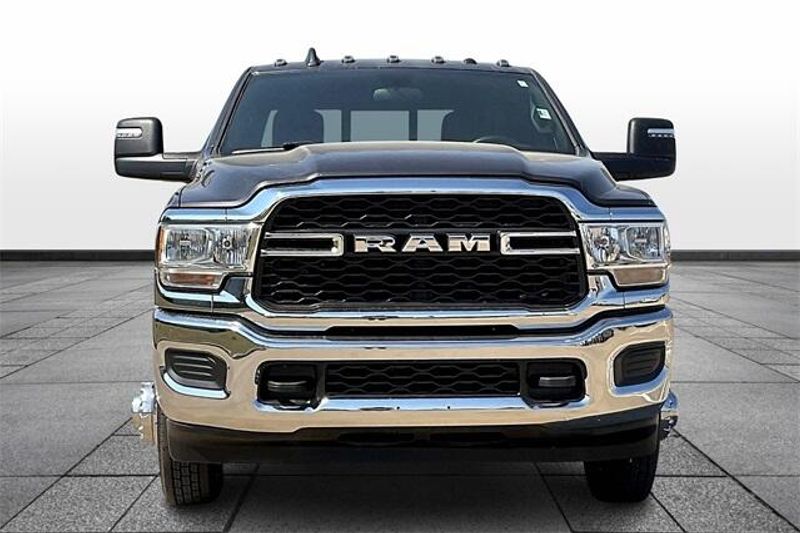 2023 RAM 3500 TradesmanImage 3