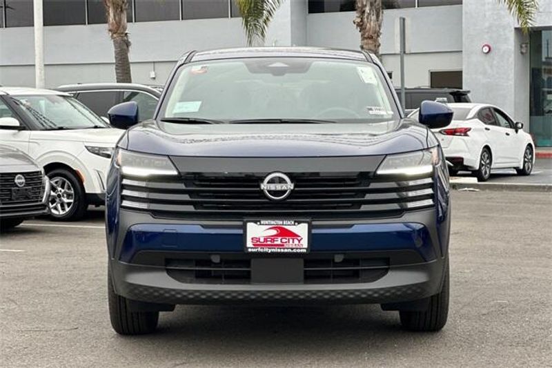 New 2025 Nissan Kicks SVImage 6