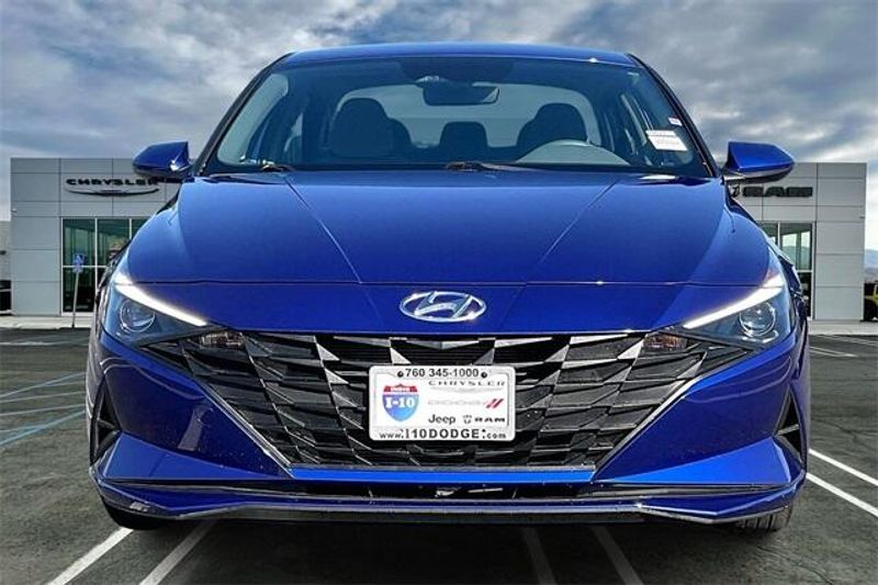 Used 2023 Hyundai Elantra SELImage 2