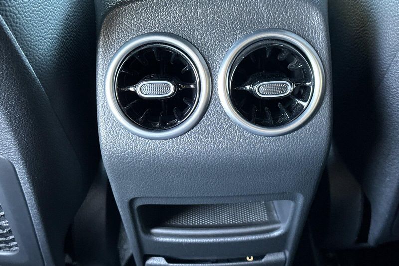 Used 2024 Mercedes-Benz GLB 250Image 14