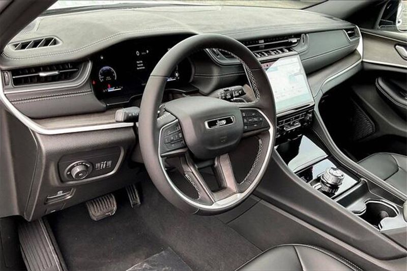 New 2025 Jeep Grand Cherokee L Limited 4x4Image 6