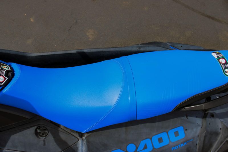 2023 SEADOO SPARK TRIXX FOR 3 WITH AUDIO BLUE Image 18