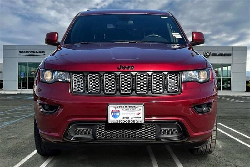 Used 2021 Jeep Grand Cherokee Laredo XImage 2