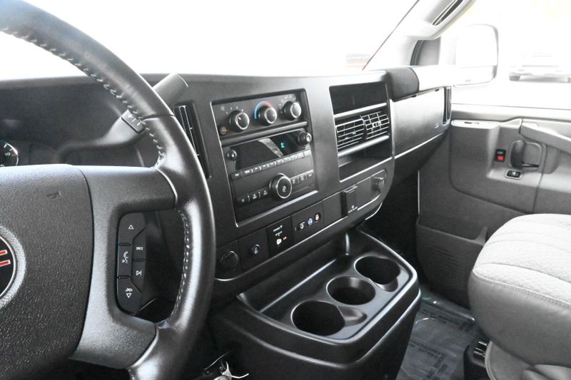 2023 GMC Savana Passenger LSImage 30