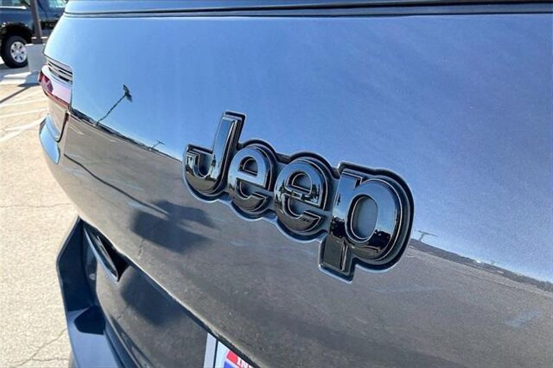 New 2025 Jeep Grand Cherokee L Altitude 4x2Image 13