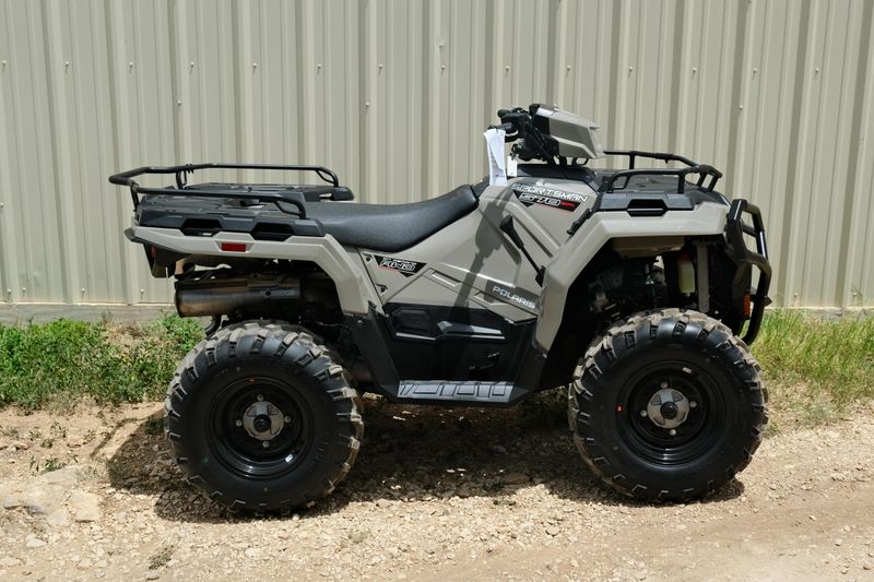 2025 Polaris SPORTSMAN 570 EPS DESERT SAND Image 2