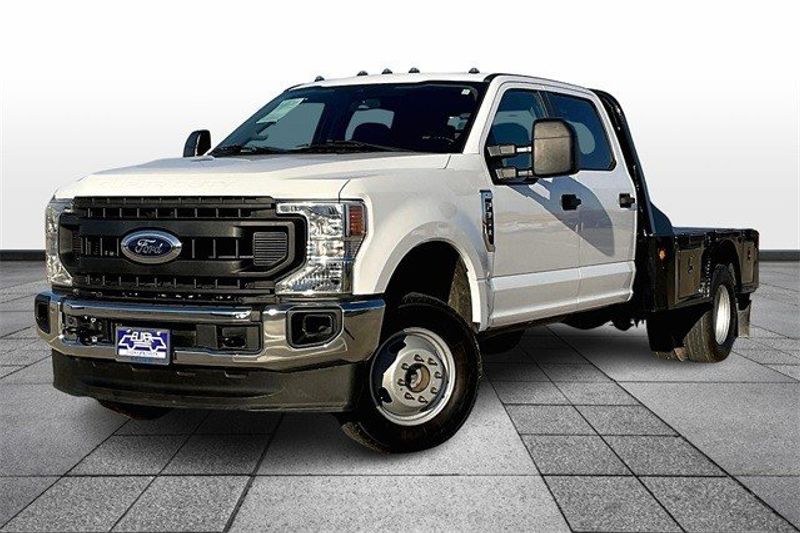 2021 Ford F-350 Chassis XLImage 2