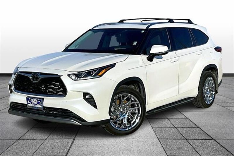 2020 Toyota Highlander PlatinumImage 2