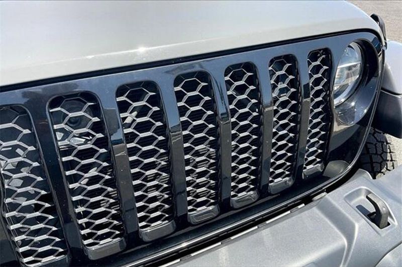 2022 Jeep Gladiator Willys photo 27