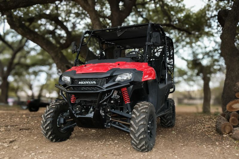 2024 Honda PIONEER 7004 DELUXE REDImage 1