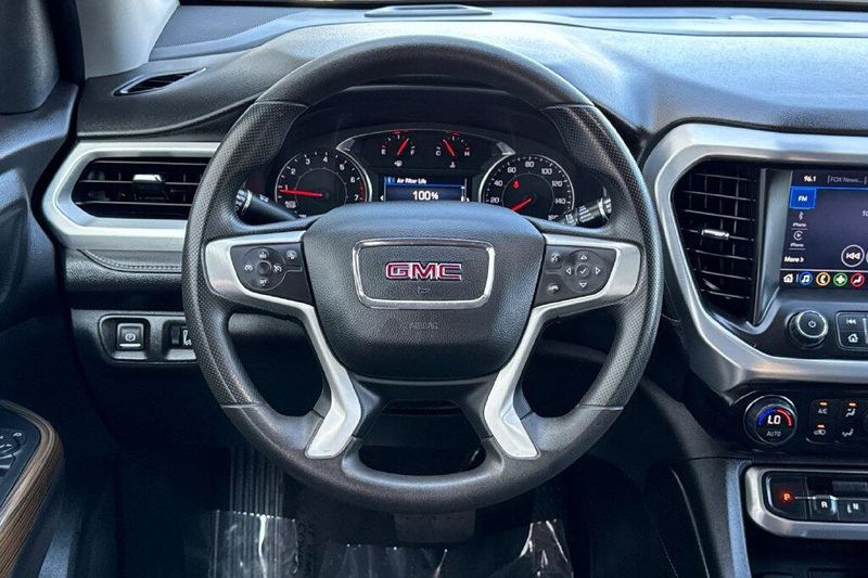 Used 2023 GMC Acadia SLEImage 13