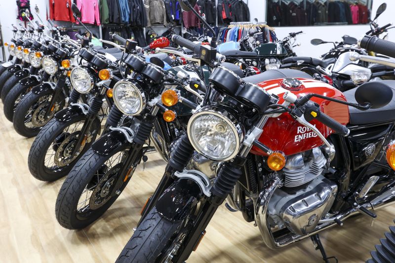 2024 Royal Enfield SUPER METEOR  in a INTERSTELLAR GREY exterior color. Royal Enfield Motorcycles of Miami (786) 845-0052 remotorcyclesofmiami.com 