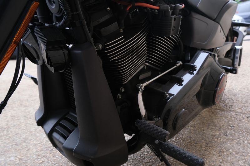 2020 HARLEY SOFTAIL114 BLACK AND ORANGE Image 14